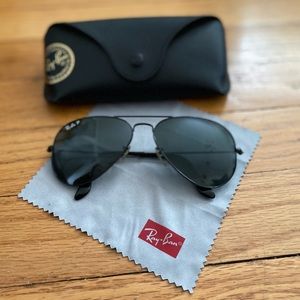 Black Ray Ban aviators